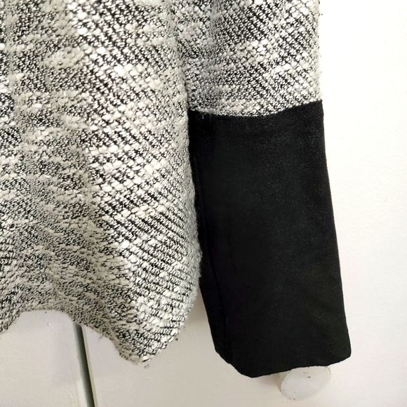 Original Canadian designer grey/white and black funnel neck sweater. - Picture 5 of 12